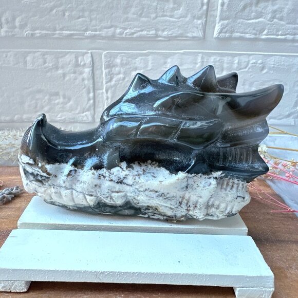 Gorgeous Volcano Agate Dragon Head/Skull Carving - Picture 3 of 7